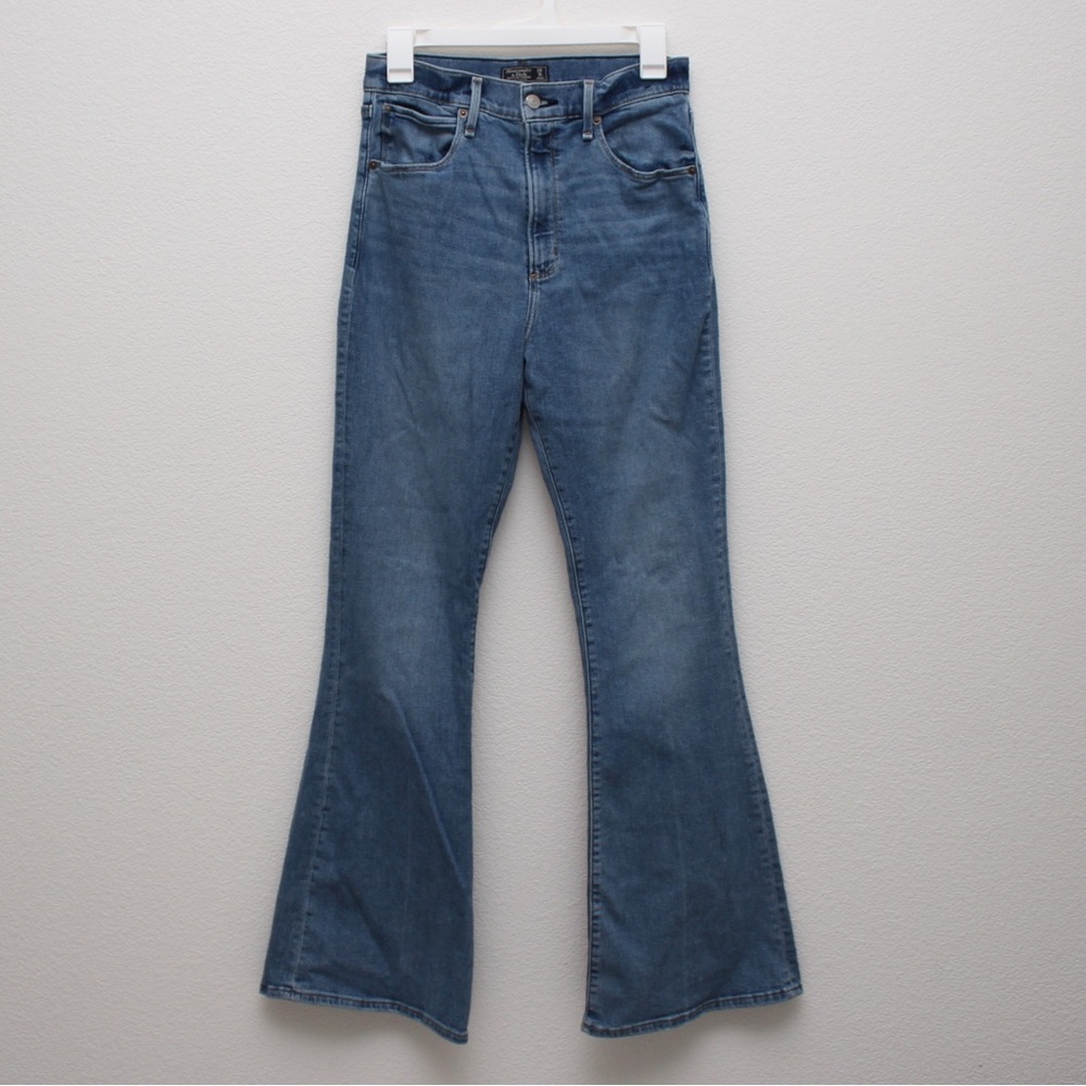 Abercrombie & Fitch High Rise Flared Jeans